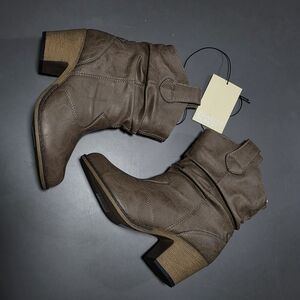 Charles Albert Brown Slouchy Block Heel Ankle Boots
